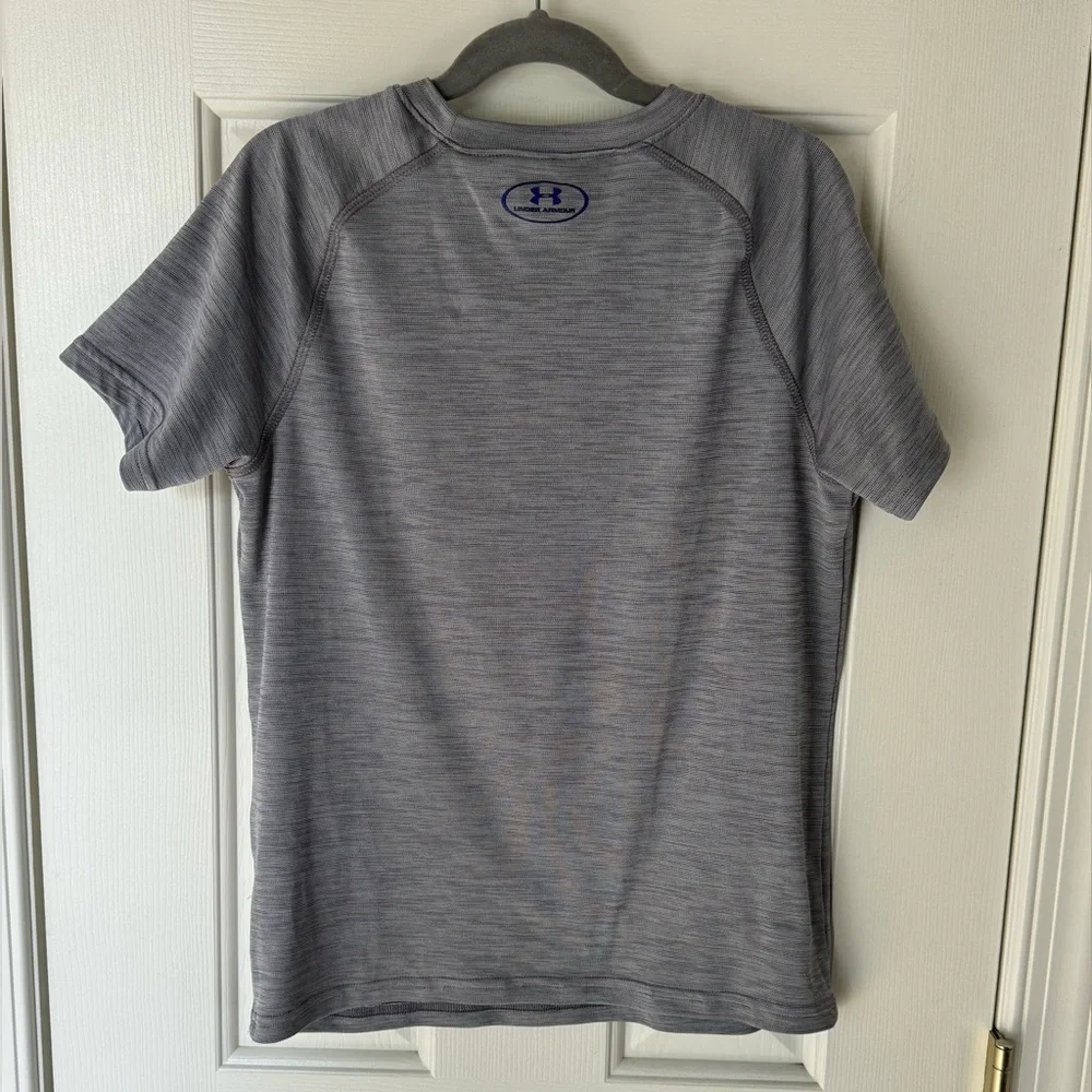 Under Armour Grey HeatGearShirt with Blue Logo Boys Size Youth Medium - Picture 6 of 6